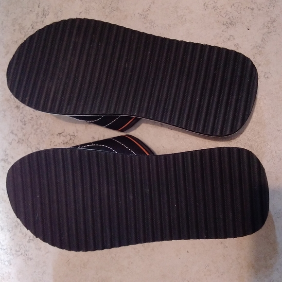 Men's sz 8 Strand Slip Ons - Picture 2 of 2